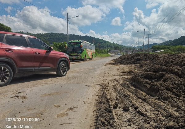 Manabí MTOP contrata tercer equipo para mantenimiento vial 