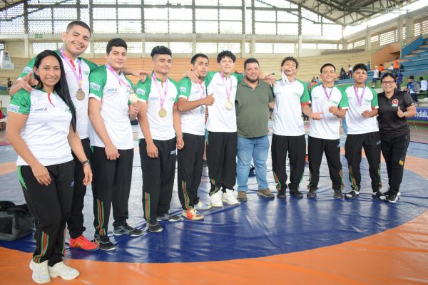 Manabí brilla en lucha y Napo en levantamiento de pesas en los Juegos Nacionales Juveniles