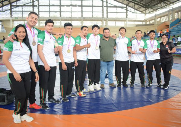 Manabí brilla en lucha y Napo en levantamiento de pesas en los Juegos Nacionales Juveniles