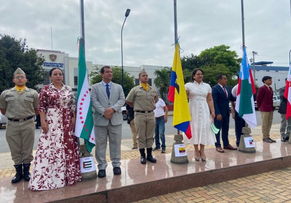 Manabí celebra el inicio del mes del manabitismo con izada de banderas e invitación al presidente Noboa