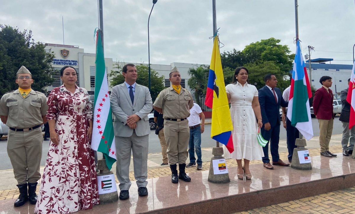 Manabí celebra el inicio del mes del manabitismo con izada de banderas e invitación al presidente Noboa