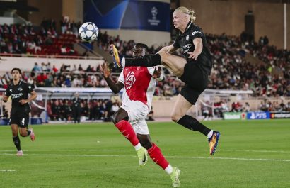 Manchester City empata 2-2 con Mónaco en Champions League pese a doblete de Haaland.