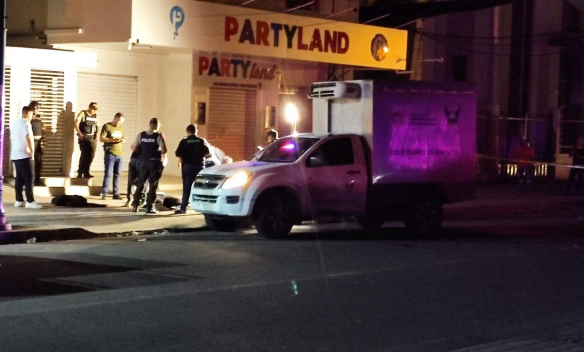 Jean Carlos Intriago, quien laboraba como DJ en un local nocturno de la avenida Flavio Reyes de Manta, fue asesinado de nueve disparos.