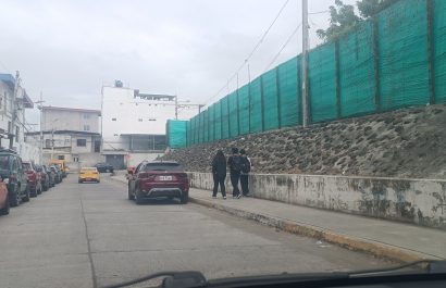 Moradores señalan que robos diarios a estudiantes en los barrios Los Eléctricos y Universitaria, zonas cercanas a la Universidad Eloy Alfaro de Manta.