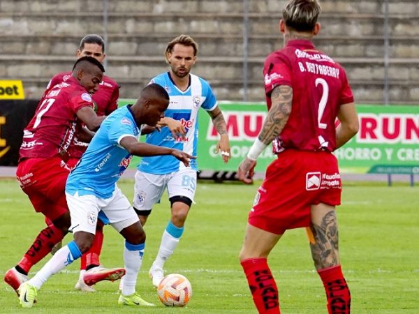 Manta suma ocho partidos sin victorias tras caer en Riobamba