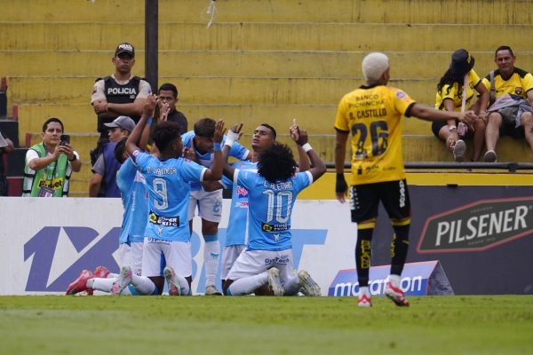 Manta FC sorprende a Barcelona SC con doblete de Christian Alemán