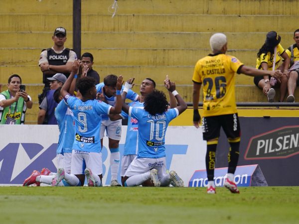Manta FC sorprende a Barcelona SC con doblete de Christian Alemán