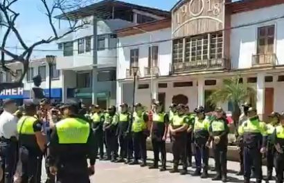 Agentes civiles de tránsito de Manta presentaron un amparo constitucional tras más de cuatro meses sin recibir salarios.