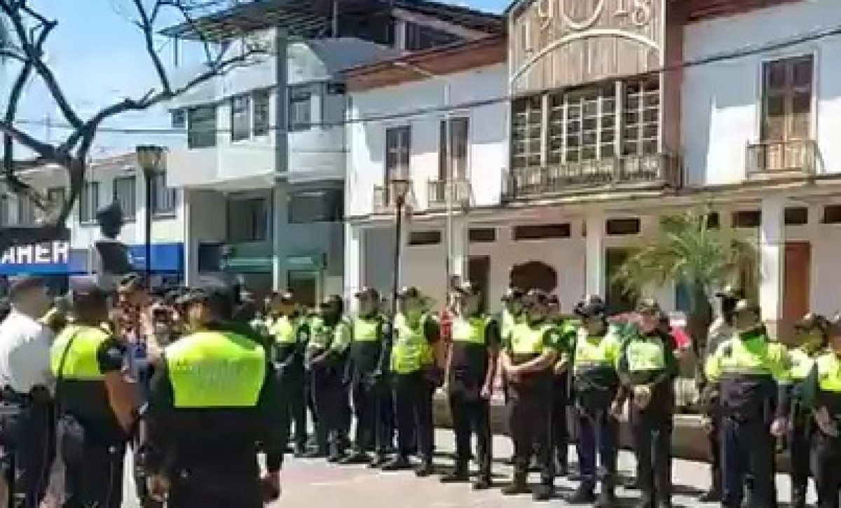 Agentes civiles de tránsito de Manta presentaron un amparo constitucional tras más de cuatro meses sin recibir salarios.