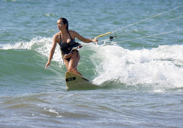 Manta con su playa de Santa Marianita acogerá el FlyFest 2025, competencia internacional de kiteboarding