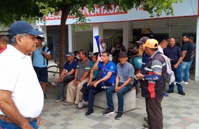 El Municipio de Manta enfrenta atrasos en transferencias estatales, cifras contradictorias entre autoridades y presión sindical por salarios impagos.