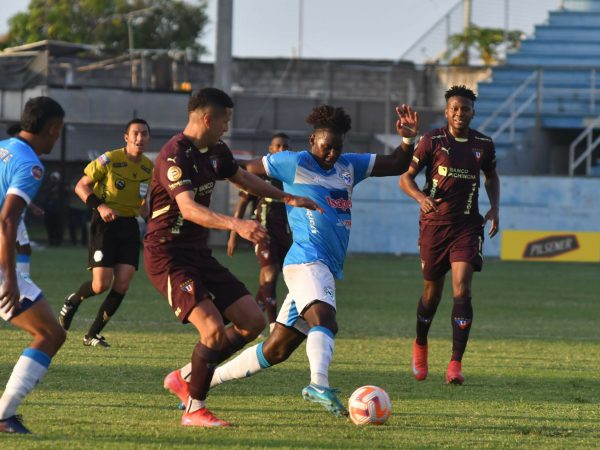 Manta y Liga de Quito empatan 1-1 en el Jocay bajo intenso calor