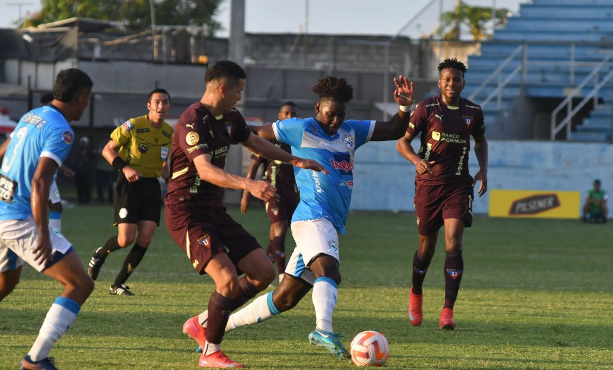 Manta y Liga de Quito empatan 1-1 en el Jocay bajo intenso calor