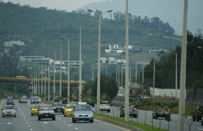 Mantenimiento en Ruta Viva y Av. Simón Bolívar avanza con cierres nocturnos en Quito