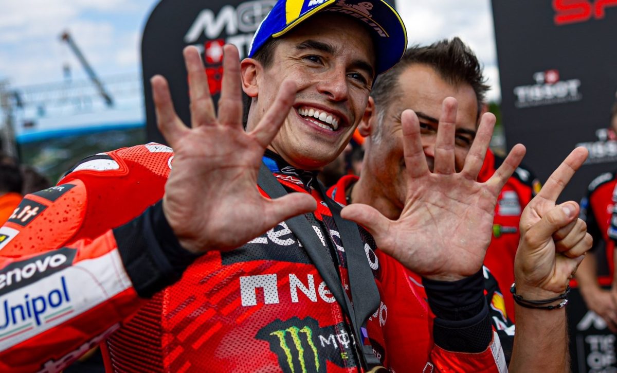 Marc Márquez ganó el sprint de Chequia tras una polémica estrategia por la presión de neumáticos