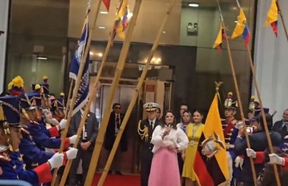 María José Pinto fue recibida con honores por los Granaderos de Tarqui