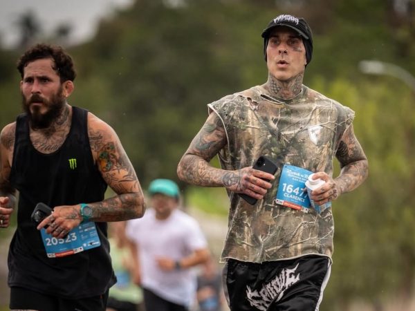 Marlon Vera participó junto a Travis Barker en maratón de San Diego