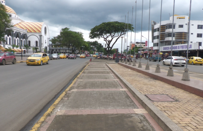 Martes sin lluvias y con tráfico vehicular moderado en el casco urbano de Portoviejo