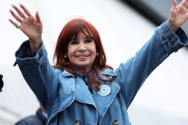 Más de 100 dirigentes de todo el mundo apoyan a Cristina Fernández y rechazan su condena judicial