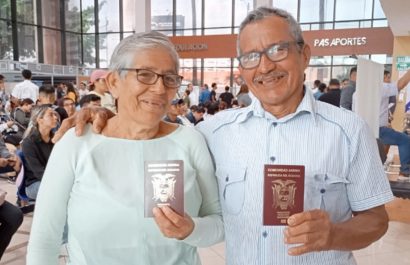Más de 4.500 personas de grupos de atención prioritaria reciben pasaporte mensualmente, sin agendamiento de turno, en Guayaquil. (Registro Civil).