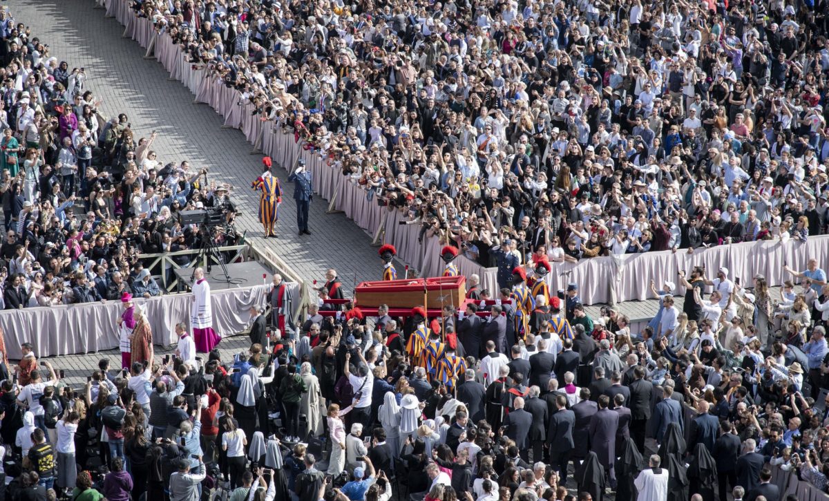 Más de 90 mil personas han acudido a despedirse del papa Francisco