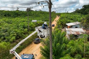 Más de mil personas se benefician con trabajos de mantenimiento eléctrico en la provincia de Pichincha. (Ministerio de Energía y Minas).
