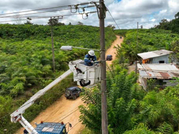 Más de mil personas se benefician con trabajos de mantenimiento eléctrico en la provincia de Pichincha. (Ministerio de Energía y Minas).