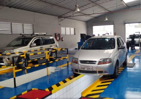 Matriculación vehicular en Quito: AMT responde a fallas con horarios extendidos hasta el 31 de mayo