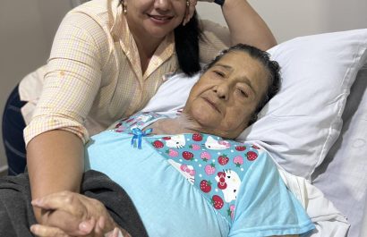 Esta fotografía fue compartida por la gobernadora de Manabí, aurora Valle, junto a su madre.