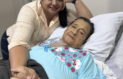 Esta fotografía fue compartida por la gobernadora de Manabí, aurora Valle, junto a su madre.