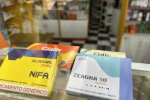 En las farmacias, se comercializan varios tipos de medicinas, conocidas como la "pastilla azul".