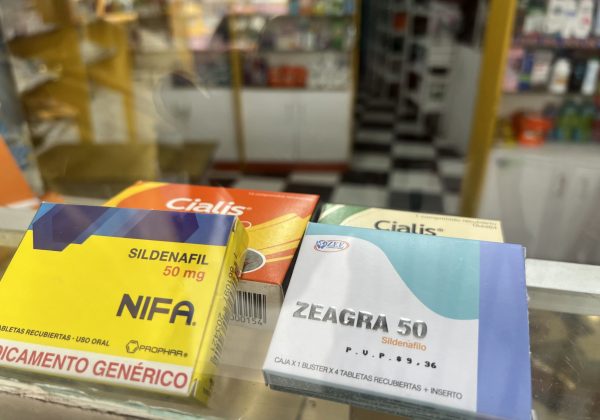 En las farmacias, se comercializan varios tipos de medicinas, conocidas como la "pastilla azul".