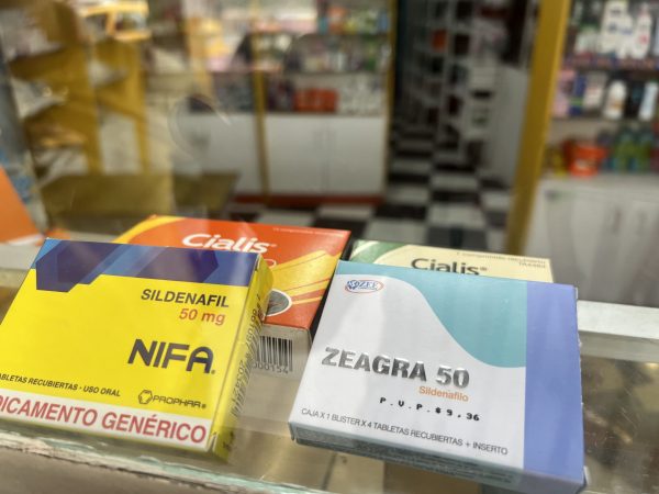 En las farmacias, se comercializan varios tipos de medicinas, conocidas como la "pastilla azul".