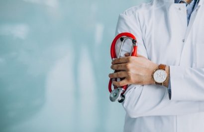 El Colegio de Médicos de Manabí exigió acciones inmediatas del Gobierno del Ecuador ante las acusaciones de fraude contra médicos ecuatorianos en Argentina