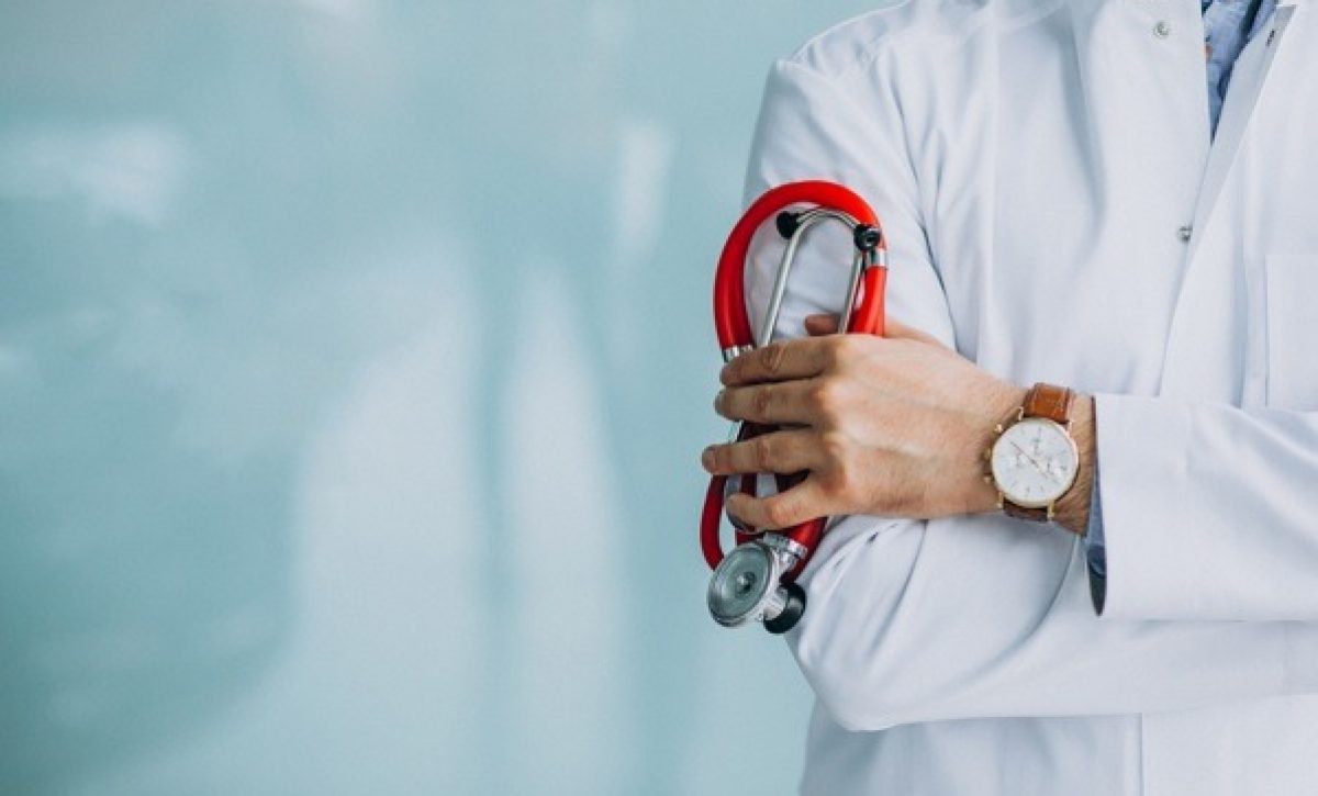 El Colegio de Médicos de Manabí exigió acciones inmediatas del Gobierno del Ecuador ante las acusaciones de fraude contra médicos ecuatorianos en Argentina