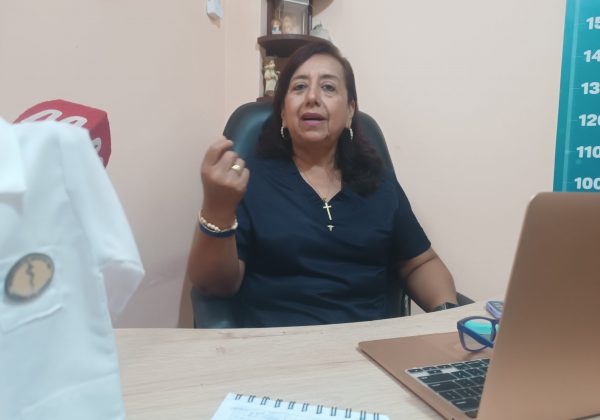 La doctora María de Lourdes Chávez Molina, comparte su trayectoria como médico. Ella narra su camino, retos y reflexiones. 