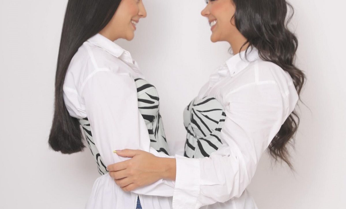 Michela Pincay junto a su hermana Iesmín Pincay