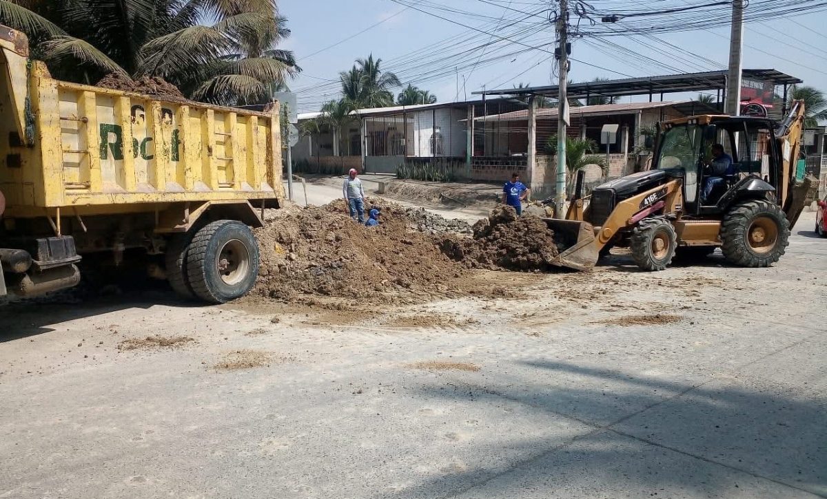 Mientras en un cantón se activa un plan de contingencia ante el corte de agua potable, en otros se ejecutan obras viales