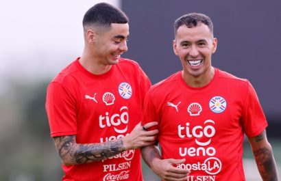Miguel Almirón y Alejandro Sebastián Romero Gamarra conocido como Kaku. FOTO: Selección de Paraguay