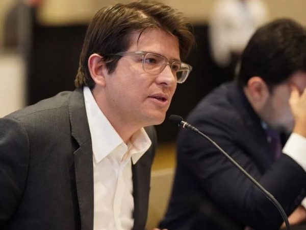 Miguel Uribe Turbay, político colombiano de 38 años, comenzó su rehabilitación neurológica en la Clínica del Country en Bogotá,