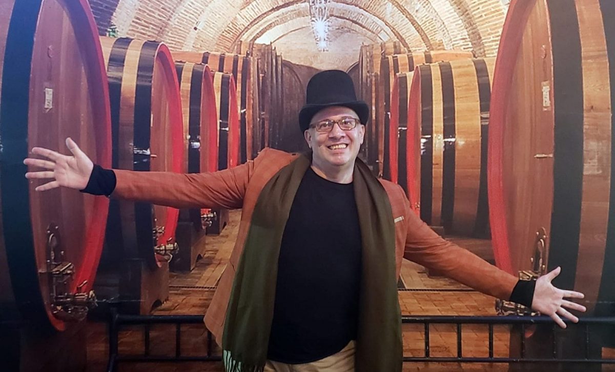 Mike Albornoz, el cantautor guayaquileño que marcó la escena del rock nacional en los ochenta y noventa, falleció a los 60 años