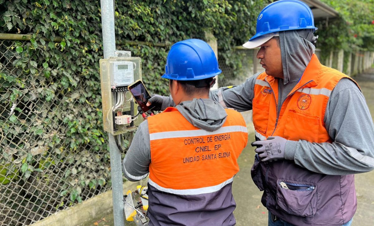 ¡Miles de Ecuatorianos Reclaman a CNEL! Apagones y Facturas Altas en 2025