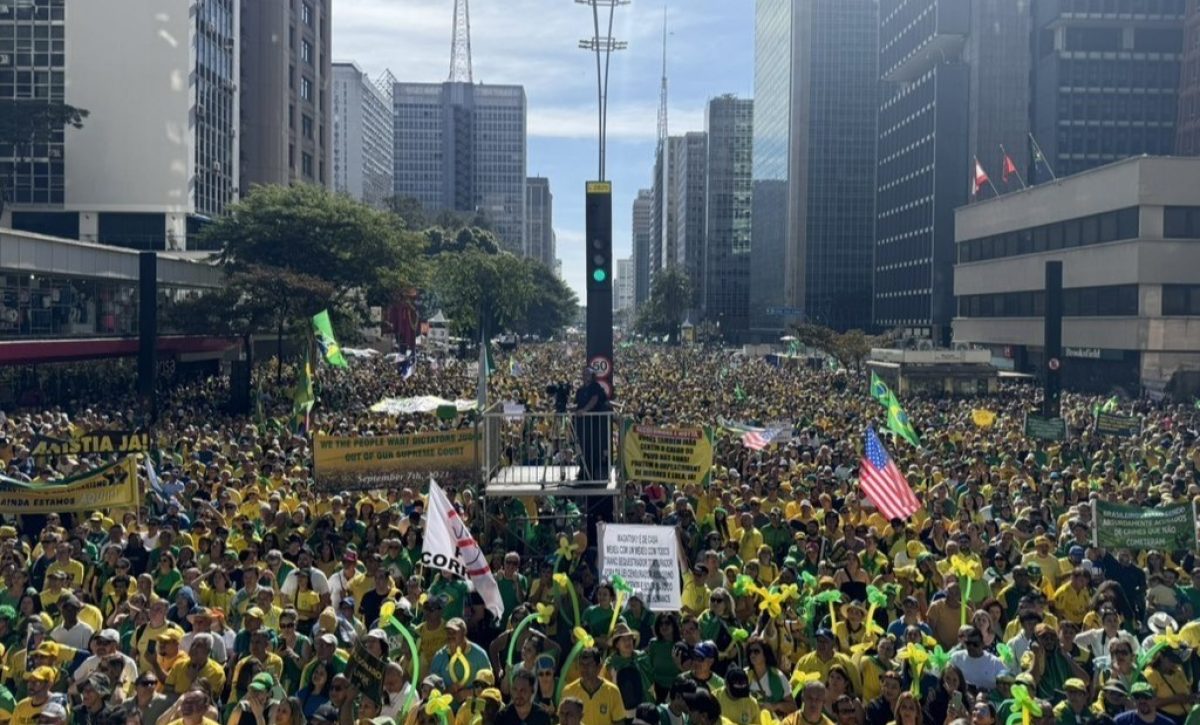 Miles de brasileños protestan en apoyo a Jair Bolsonaro y contra Lula y De Moraes