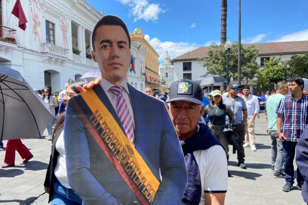 Miles de ecuatorianos celebran la posesión del presidente Daniel Noboa en Quito