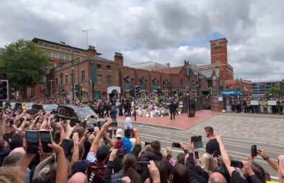 Miles de fans y familia despiden a Ozzy Osbourne en Birmingham, su ciudad natal