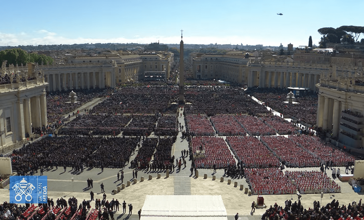 Miles de fieles llegan al Vaticano para despedir al papa Francisco en su funeral