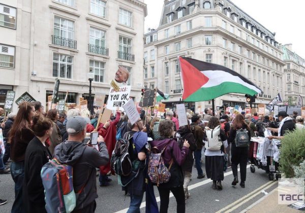 Miles de manifestantes rechazan presencia de Trump en su segunda visita de Estado a Londres.