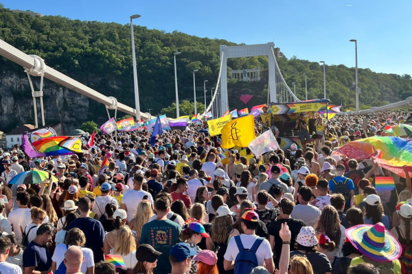 Miles de personas marchan en Budapest por el Día del Orgullo Gay a pesar de las advertencias del primer ministro de Hungría