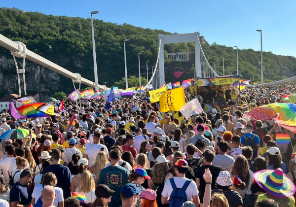 Miles de personas marchan en Budapest por el Día del Orgullo Gay a pesar de las advertencias del primer ministro de Hungría