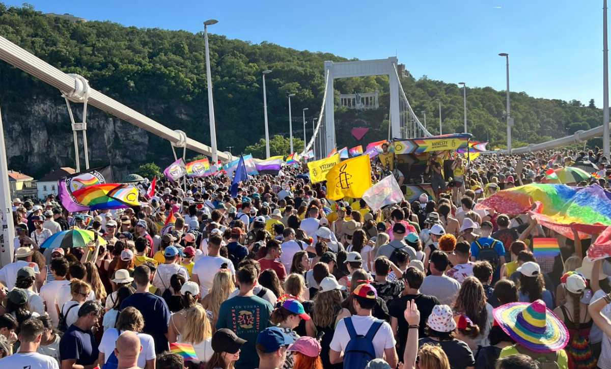 Miles de personas marchan en Budapest por el Día del Orgullo Gay a pesar de las advertencias del primer ministro de Hungría